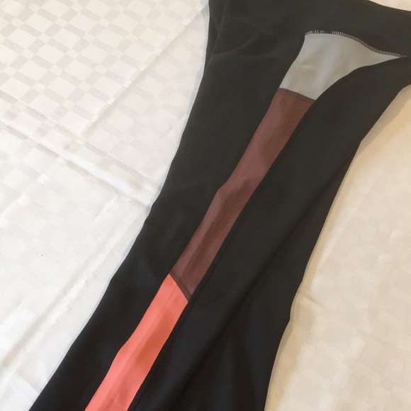 New Zyia Active Black Colorblock High-Rise Cropped Leggings size 4 - Picture 5 of 9